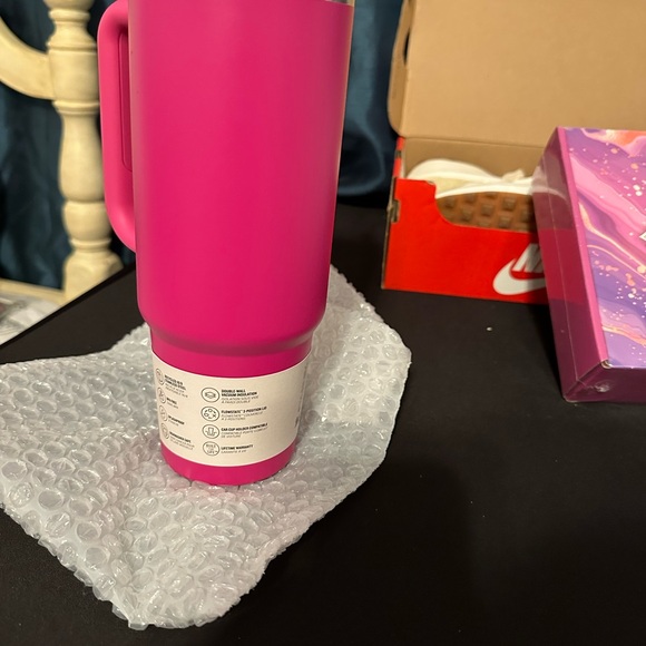 Stanley Vibrant Pink H2.0 Tumbler - Picture 2 of 8